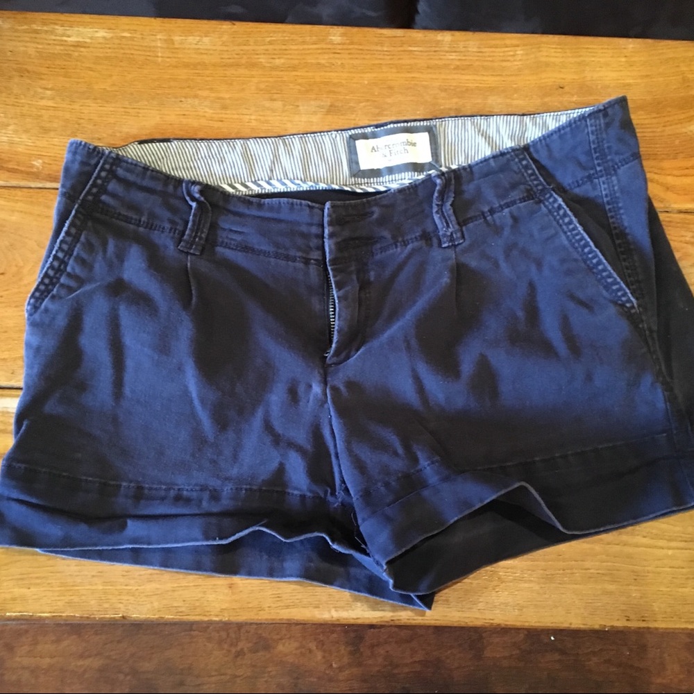🛍Abercrombie & Fitch Navy blue shorts